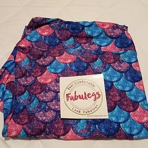 FabuLegs leggings size L mermaid scales NWT
